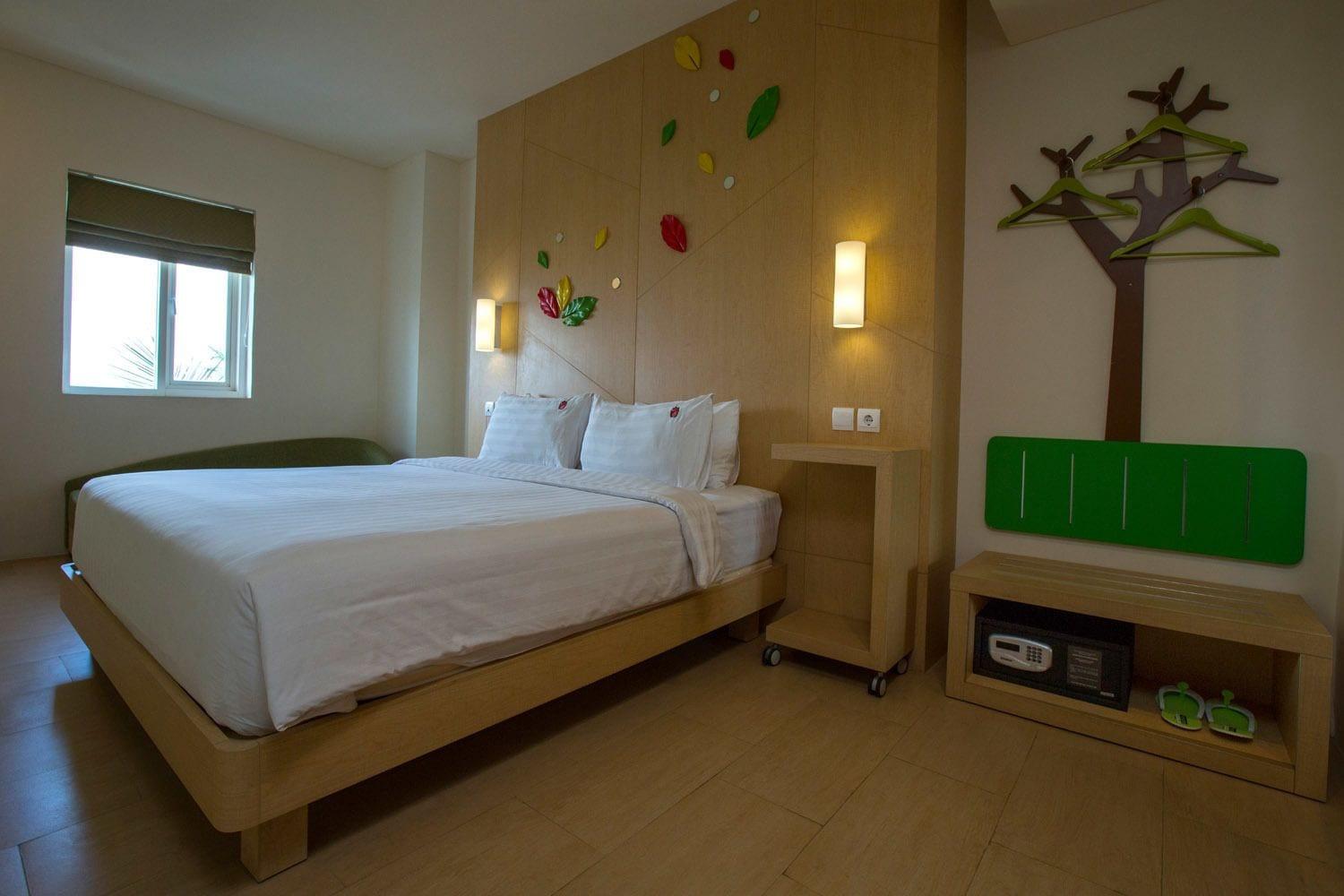 Ascent Hotel & Cafe Malang Exterior foto